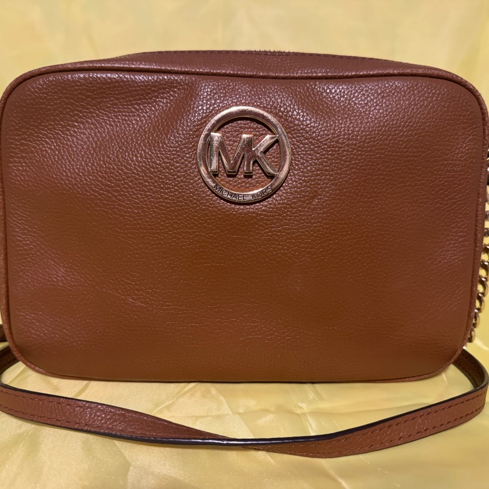 ✨ Michael Kors Jet Set Pebbled Leather Crossbody ✨